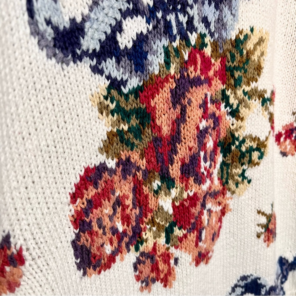 Express vintage coquette White V-Neck Sweater with Floral Pattern - Picture 8 of 13